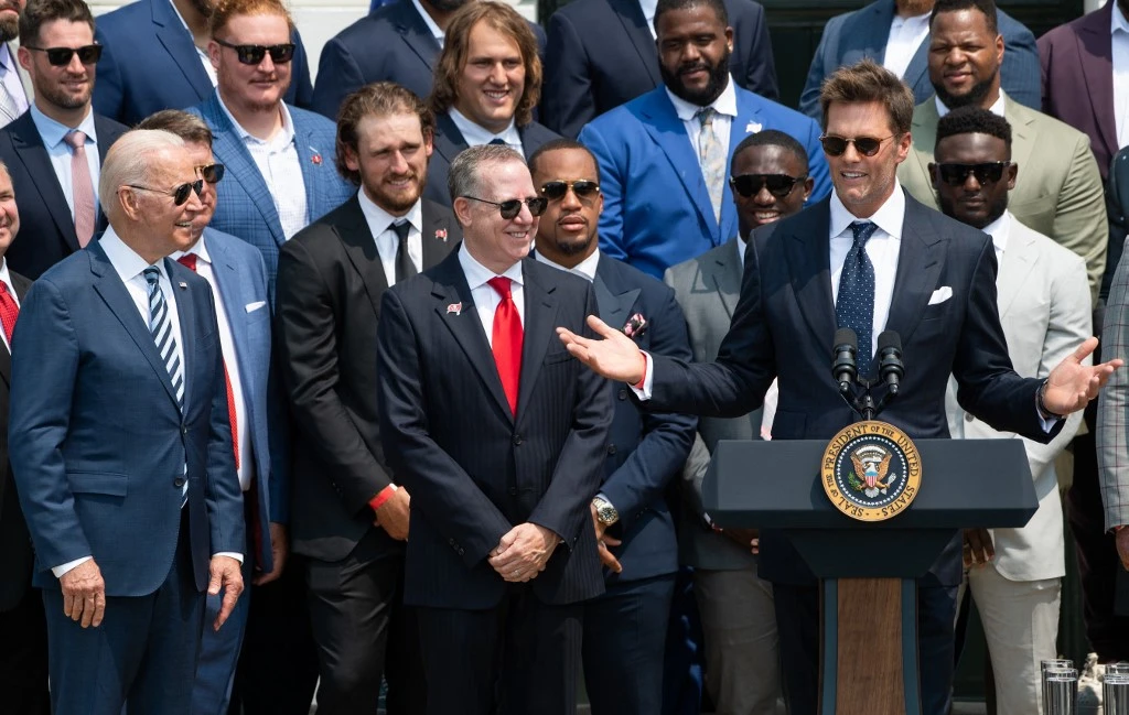 «Sleepy Tom»: quand la superstar du foot américain blague aux dépens de Trump