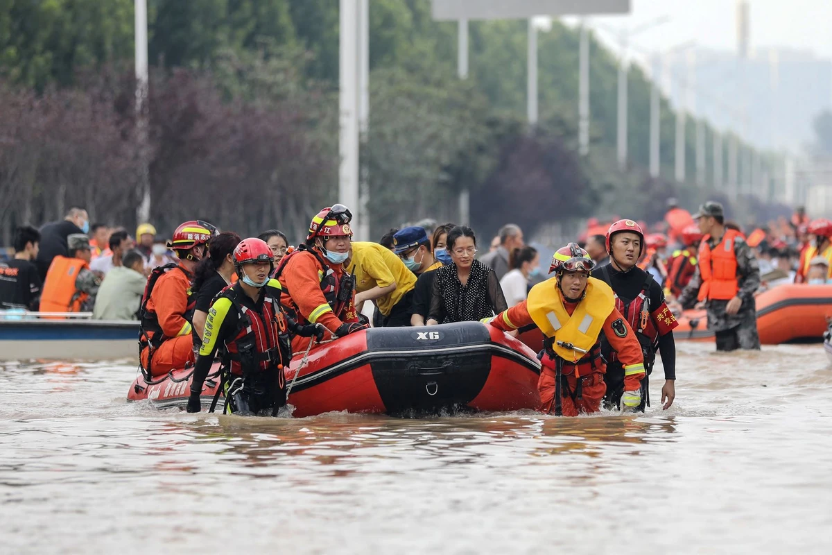 Après les inondations meurtrières, un typhon menace l'est de la Chine