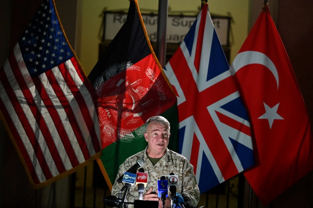 Les Etats-Unis poursuivront leurs frappes aériennes en Afghanistan si l'offensive des talibans continue