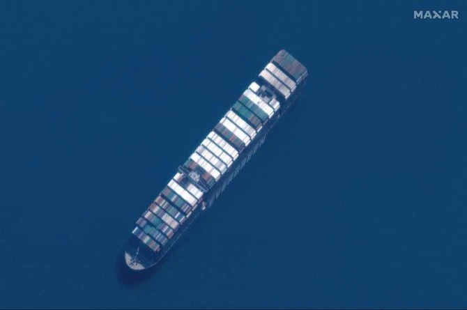 D'une capacité de plus de 200 000 tonnes, l'Ever Given s'était échoué le 23 mars bloquant la circulation sur le canal où passe près de 10% du commerce maritime mondial, selon des experts (Photo, AFP)