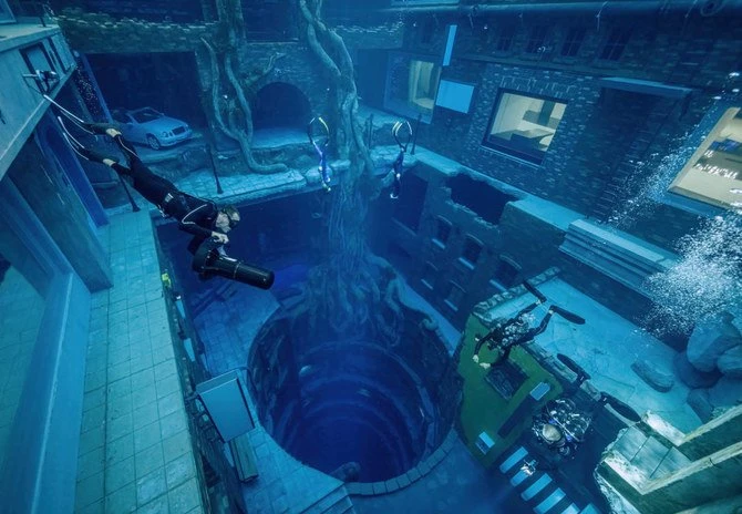 Dubaï inaugure la piscine de plongée la plus profonde du monde avec une «ville engloutie»