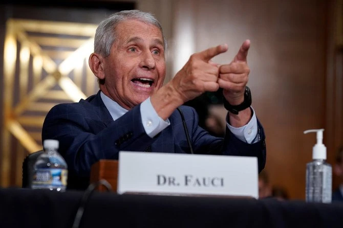 Le Dr Anthony Fauci, le plus célèbre des spécialistes des maladies infectieuses, répond aux accusations formulées par le sénateur Rand Paul devant le Sénat des États-Unis le 20 juillet 2021. (Reuters/Pool).