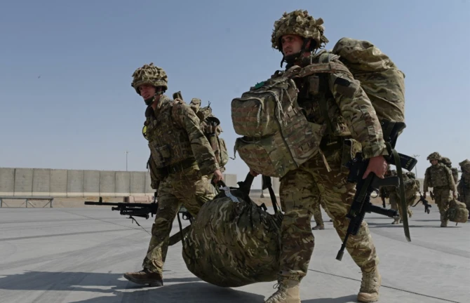 D'anciens chefs militaires britanniques sonnent l'alarme pour les interprètes afghans «abandonnés à leur sort»