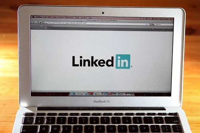 LinkedIn autorise ses employés à travailler entièrement à distance et supprime la présence au bureau