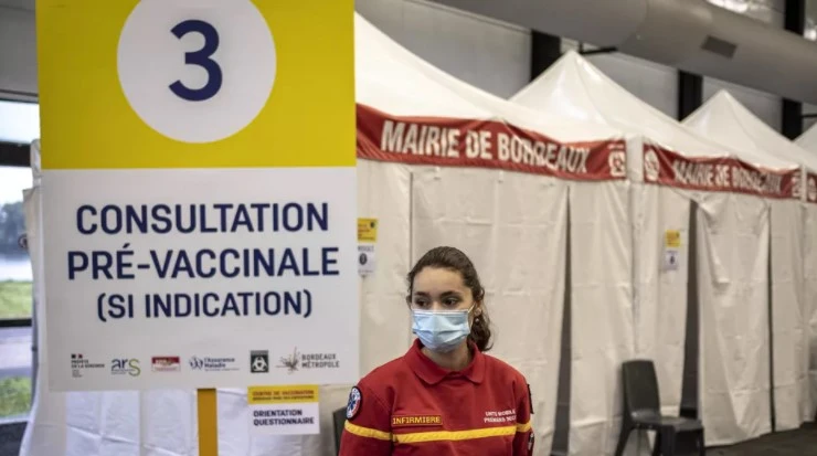 L'entrée du mégacentre de vaccination contre le Covid-19, à Bordeaux (Gironde), le 18 mai 2021. (NURPHOTO / AFP)