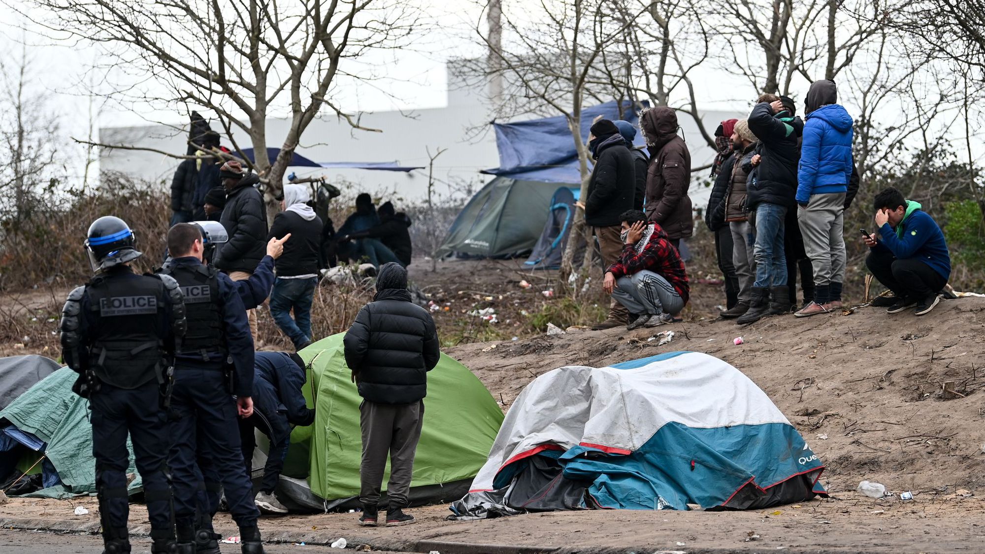 Un campement de migrants évacué le 28 novembre 2019 à Calais (Photo d'archives DENIS CHARLET / AFP)