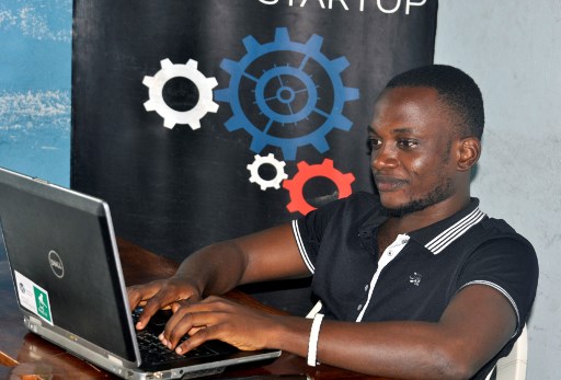 Session sur l'innovation technologique dans un incubateur de start-ups ActivSpaces, présidé par Rebecca Enonchong, à Buea le 24 septembre 2019. (Reinnier Kaze/AFP)