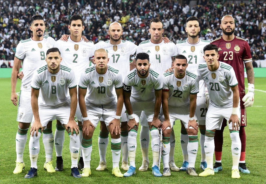 Algérie: des footballeurs appellent aux dons face à la crise sanitaire