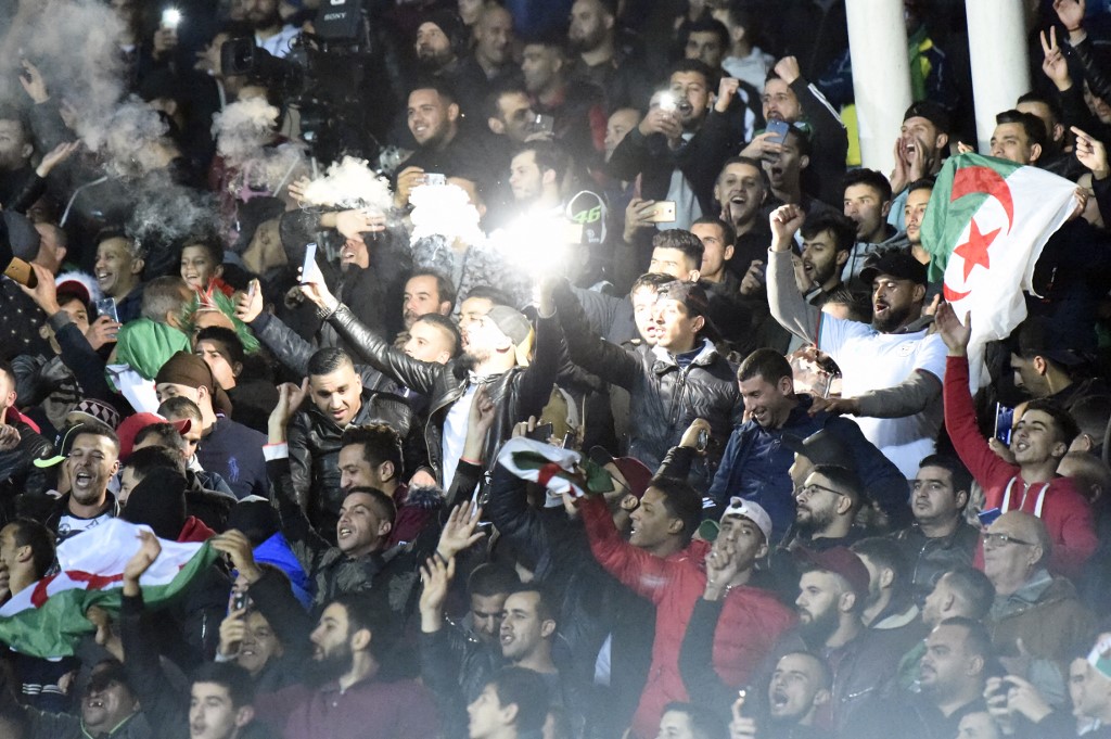 Algérie/Covid: des ultras d'un grand club algérois se mobilisent contre la crise d'oxygène