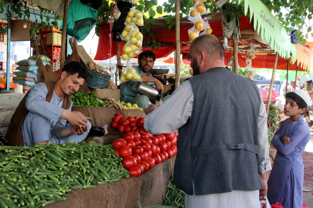 Les Afghans s'adaptent timidement à leur nouvelle vie sous les talibans