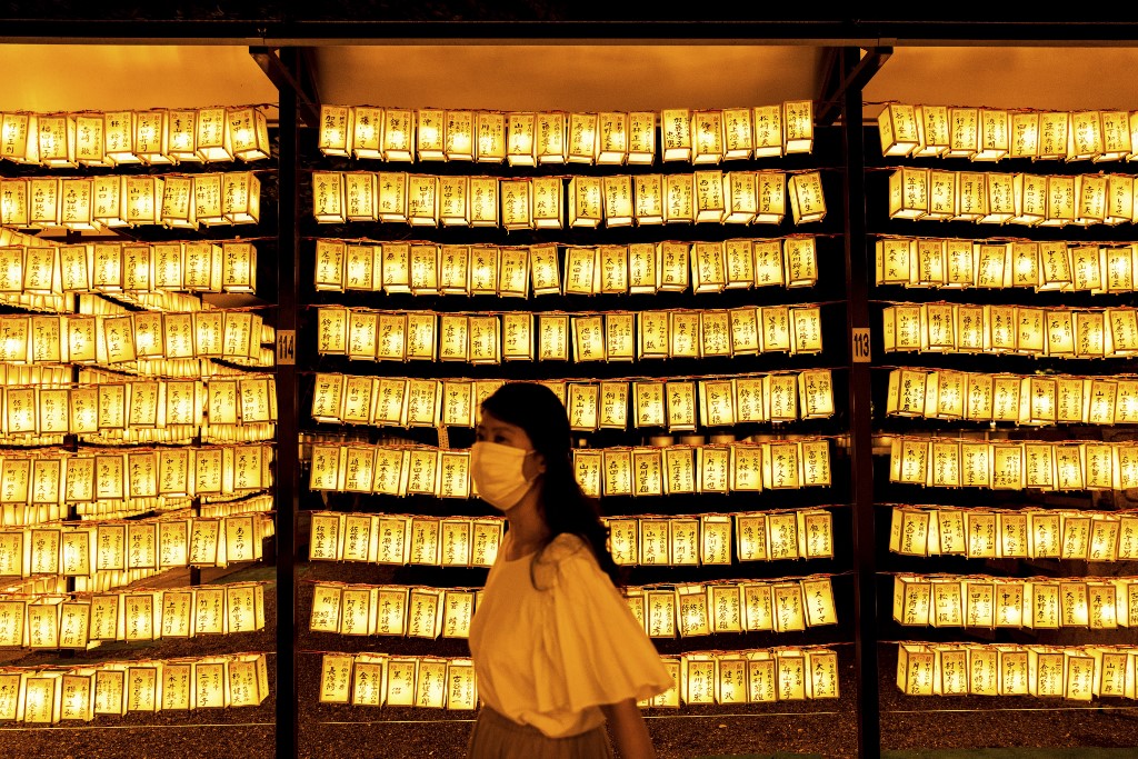 Japon: plusieurs ministres se rendent au sanctuaire controversé de Yasukuni