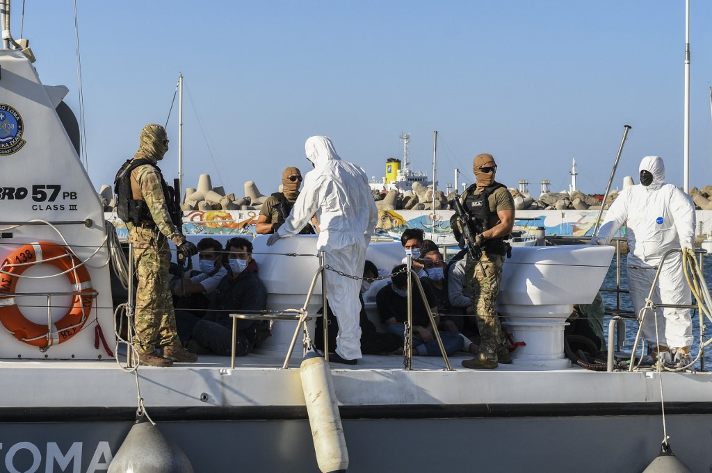 Grèce: sept personnes arrêtées après une agression de travailleurs migrants