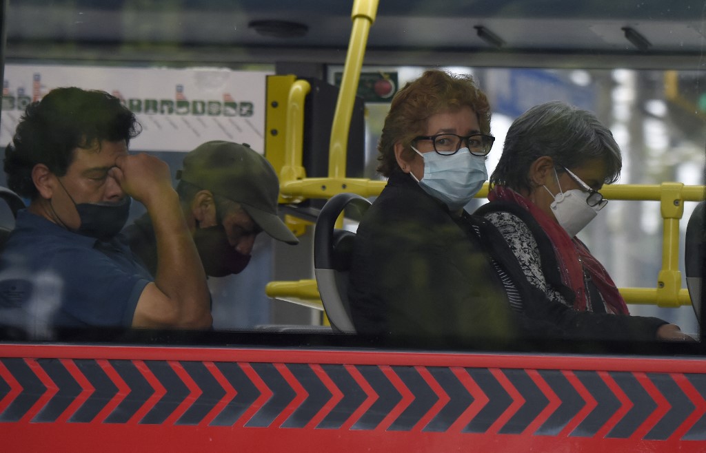 Hospitalisés, de jeunes Mexicains appellent à se méfier de la Covid