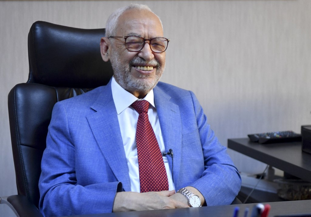 Tunisie: le parti Ennahdha tente de survivre face au «séisme» politique