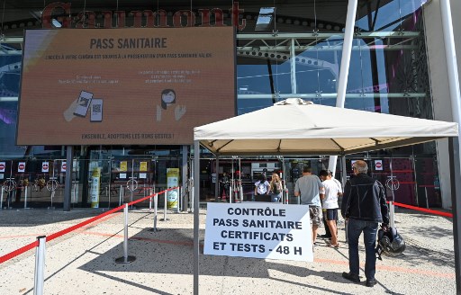 Pass sanitaire: pour l'exécutif, un succès à consolider