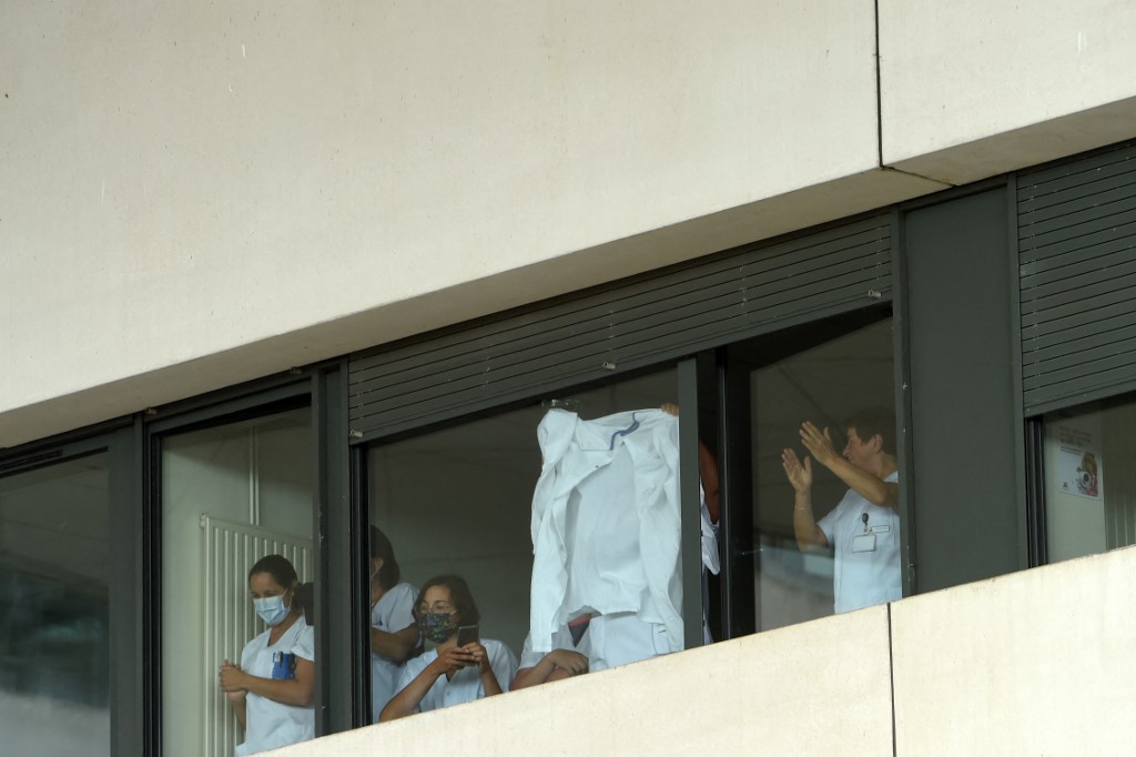 Covid-19: la pression sur les hôpitaux continue à monter en France