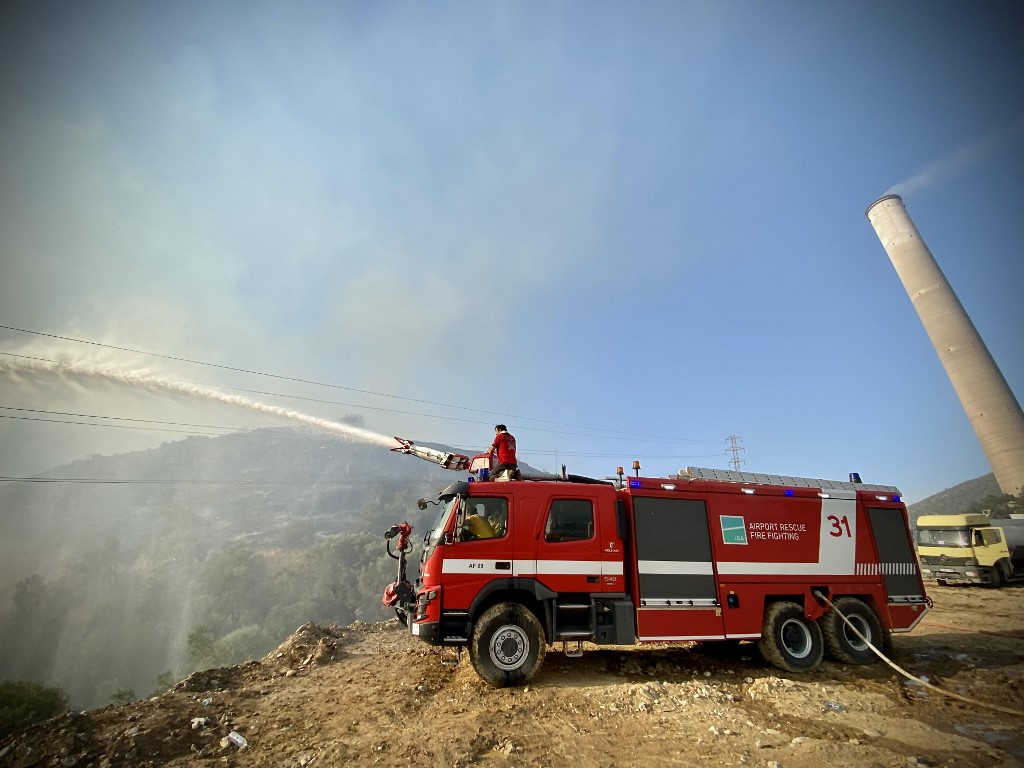 La Grèce brûle toujours, la Turquie aidée par la pluie
