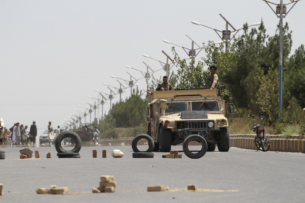 Afghanistan: une autre capitale provinciale tombe aux mains des talibans, les civils fuient le nord