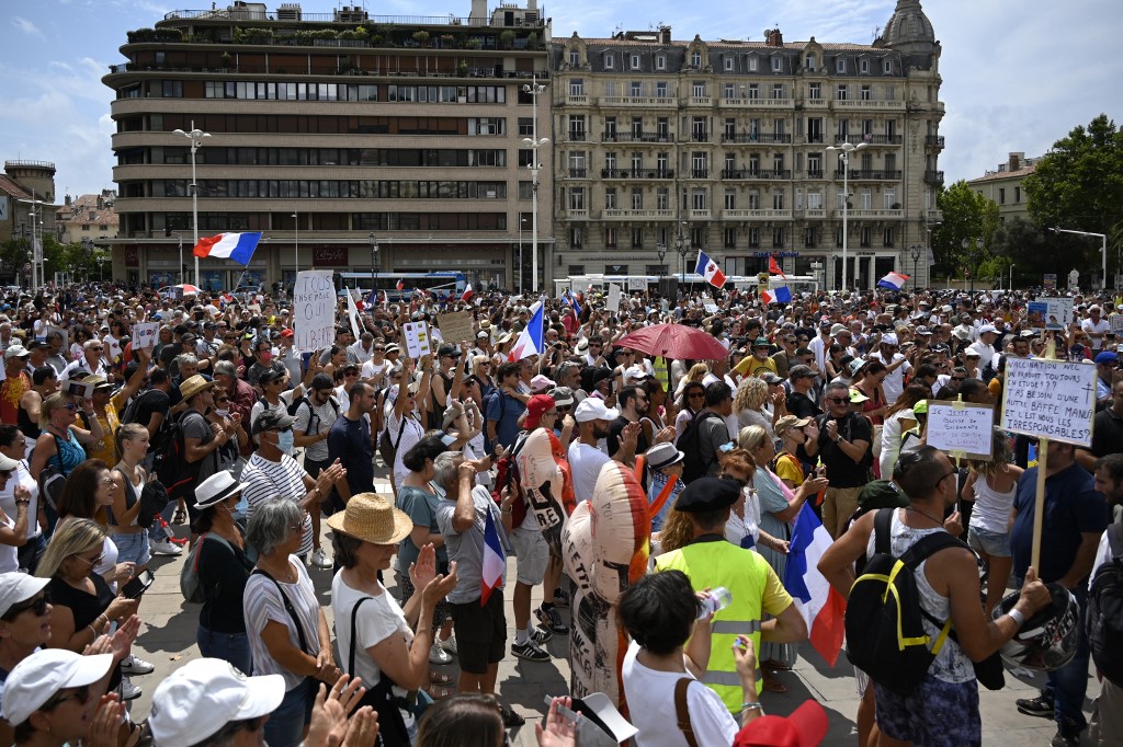 Paca: au moins 37.000 personnes dans les rues contre le pass sanitaire