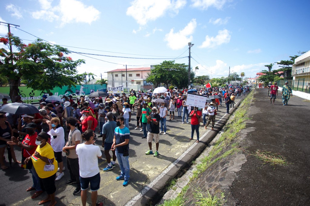 France: des heurts en Guadeloupe à nouveau confinée