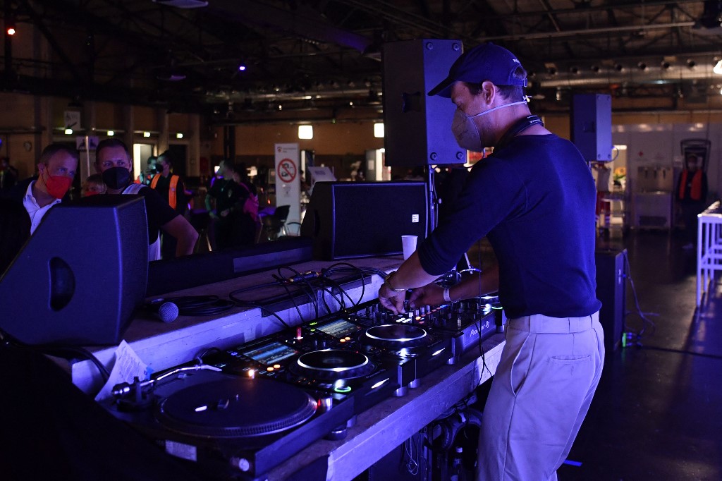 A Berlin, on vaccine au son de la techno