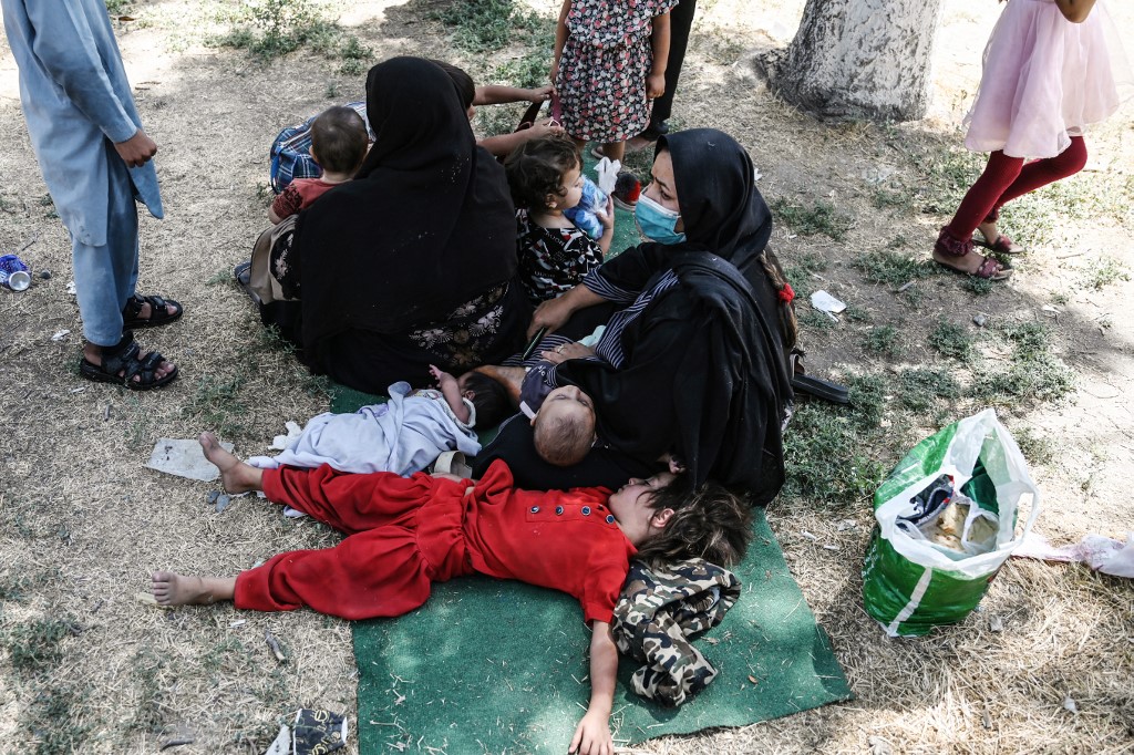 Dans un parc de Kaboul, les déplacés afghans racontent l'enfer de l'offensive talibane