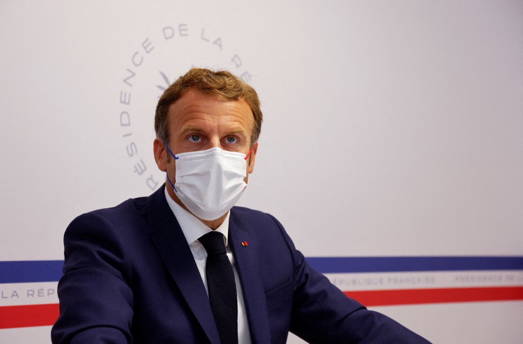 Macron défend la vaccination et le pass sanitaire pour empêcher «la fermeture du pays»