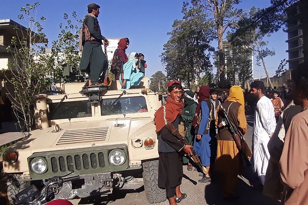 Les talibans gagnent encore du terrain, Washington évacue son personnel diplomatique