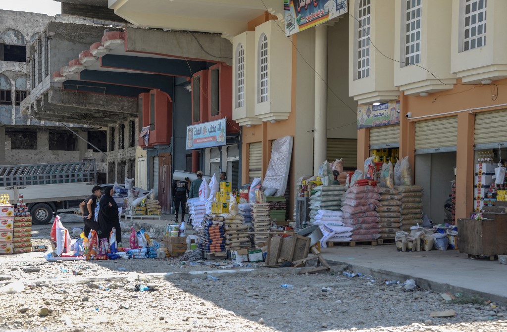Irak: au marché de la Corniche, Mossoul la commerçante reprend lentement vie