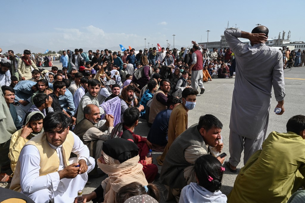 L'Afghanistan aux mains des talibans, chaos total à l'aéroport de Kaboul