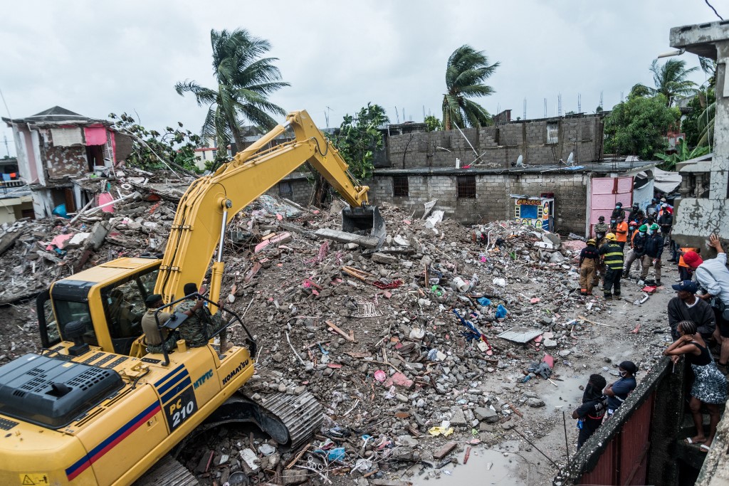 Séisme en Haïti: près de 2 200 morts, difficultés pour acheminer l'aide aux sinistrés