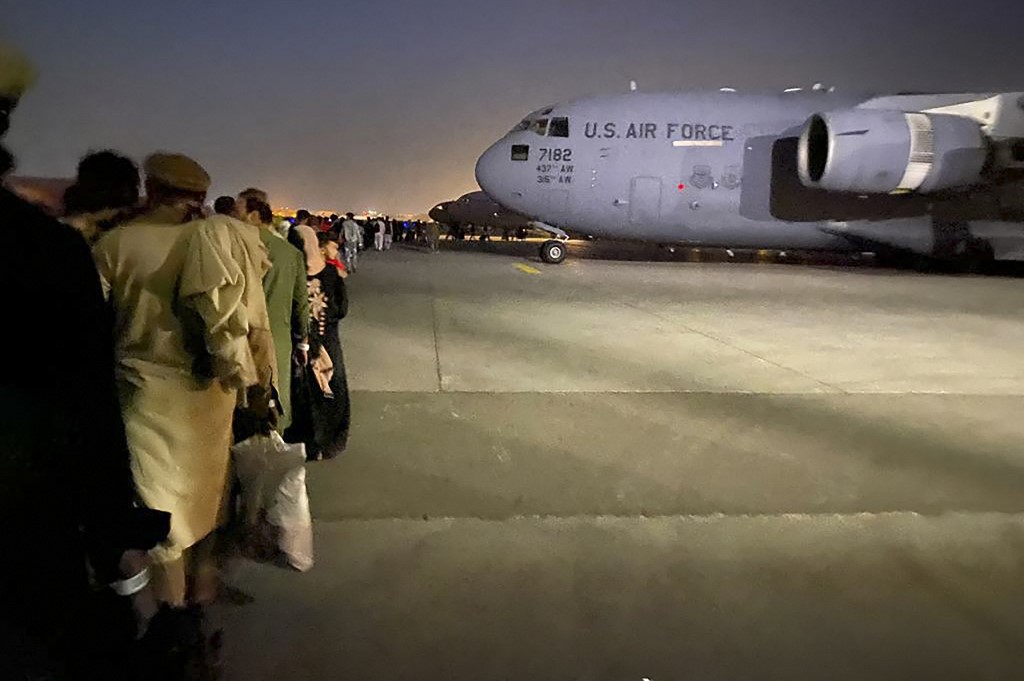 Les ministres du G7 demandent aux talibans la «sécurité » des étrangers et des Afghans voulant partir