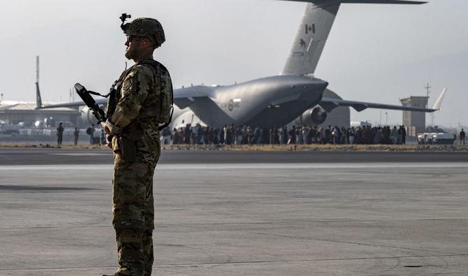 Sept Afghans morts dans le chaos près de l'aéroport de Kaboul, selon le ministère britannique de la Défense