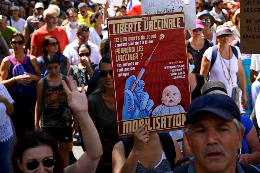 Dans les manifs anti pass, la hantise de la vaccination des enfants