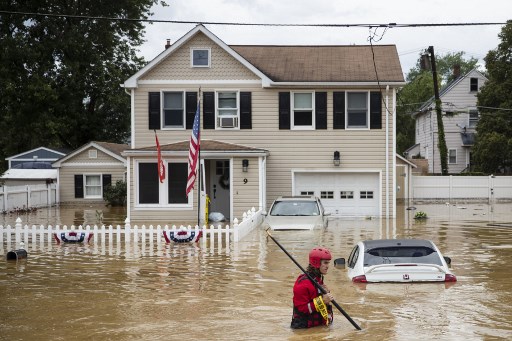 Des dizaines de milliers d'Américains sans électricité à cause de la tempête Henri