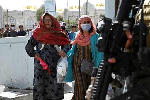 Les talibans sous pression d'assurer la sécurité de Kaboul après l'attentat de l'aéroport