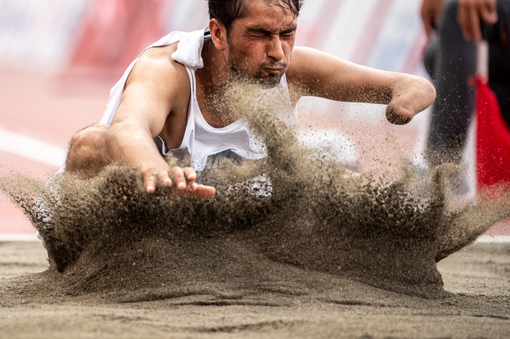 Paralympiques-2020: entrée en piste du premier sportif afghan après une course d'obstacles
