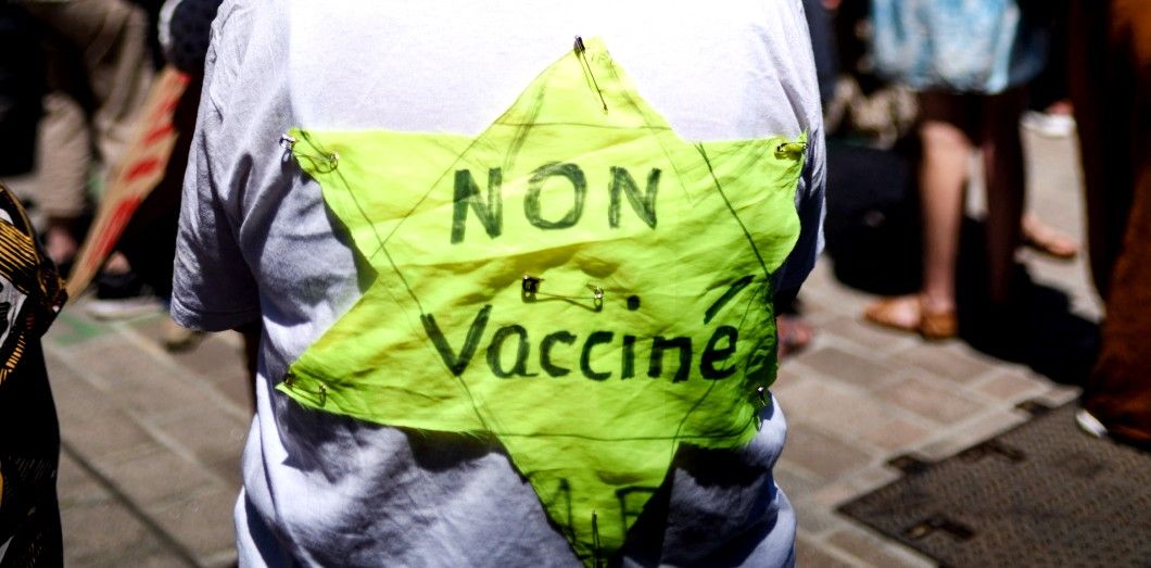 Les principaux slogans et symboles du mouvement des opposants au pass sanitaire