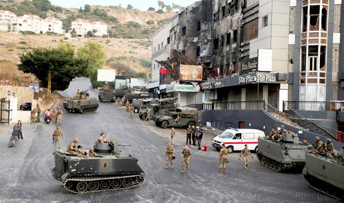 L'armée libanaise est déployée après que des affrontements ont éclaté à Khaldé, au Liban, dimanche. Ces affrontements se sont produits entre deux groupes lors des funérailles d'un partisan du Hezbollah tué la veille. (Reuters)