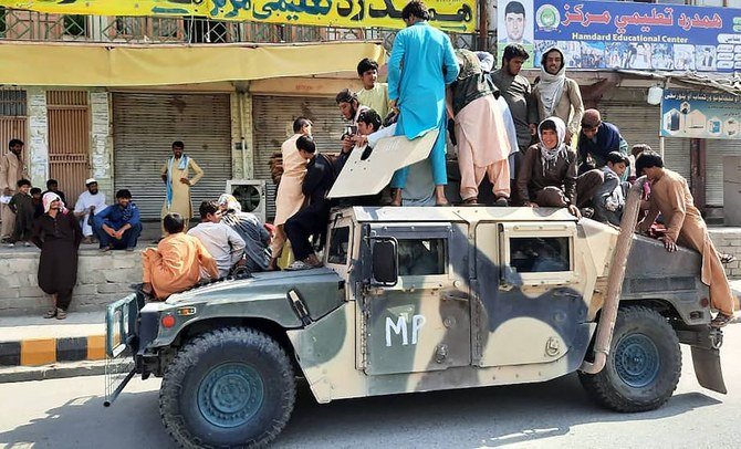 Le monde réagit alors que les talibans envahissent l'Afghanistan