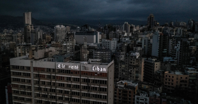 Le Liban ravagé est plongé dans l’obscurité totale après l’effondrement de son réseau électrique