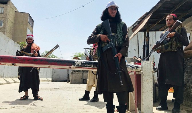 Des combattants talibans ont torturé et tué les membres d'une minorité ethnique en Afghanistan après avoir occupé récemment leur village, selon Amnesty International. (AP)Short Url
