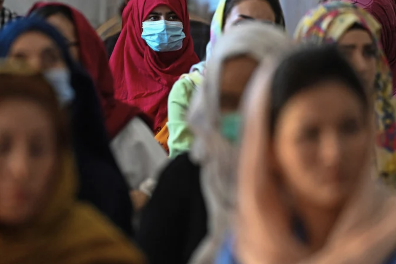 Les femmes et les minorités afghanes apprennent à vivre dans la tension et l'incertitude
