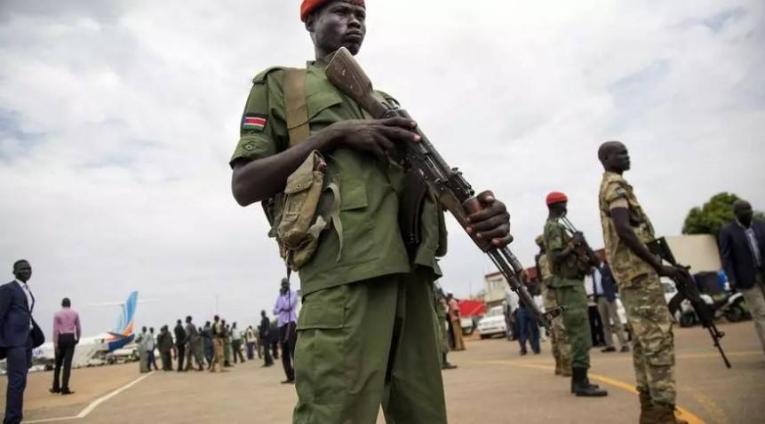 L'armée sud-soudanaise lors de l'accueil d'un chef rebelle à l'aéroport de Juba en 2016. Archives AFP