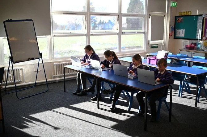 Une école catholique en Angleterre demande conseil concernant une fillette de 6 ans qui porte le hijab