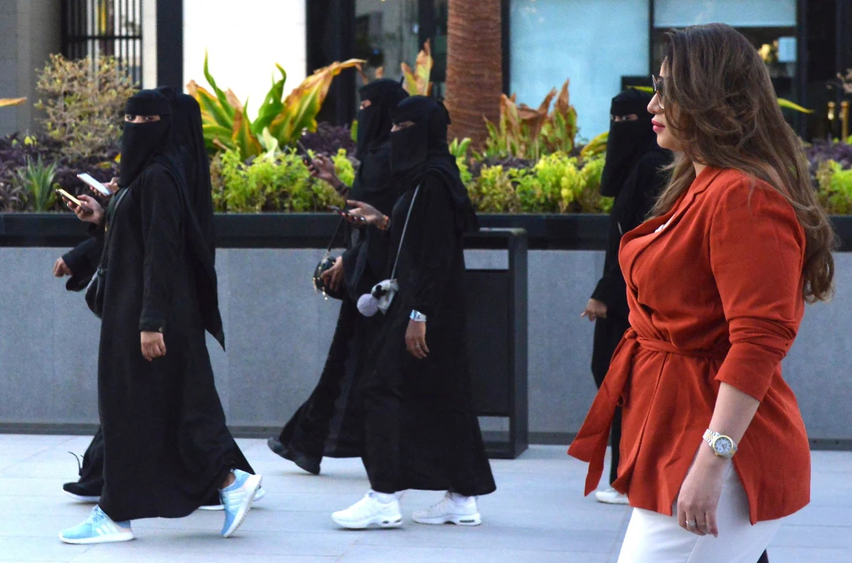 Peut-on comparer l’intégration des femmes arabes du Golfe et celle de la deuxième génération des immigrées françaises?