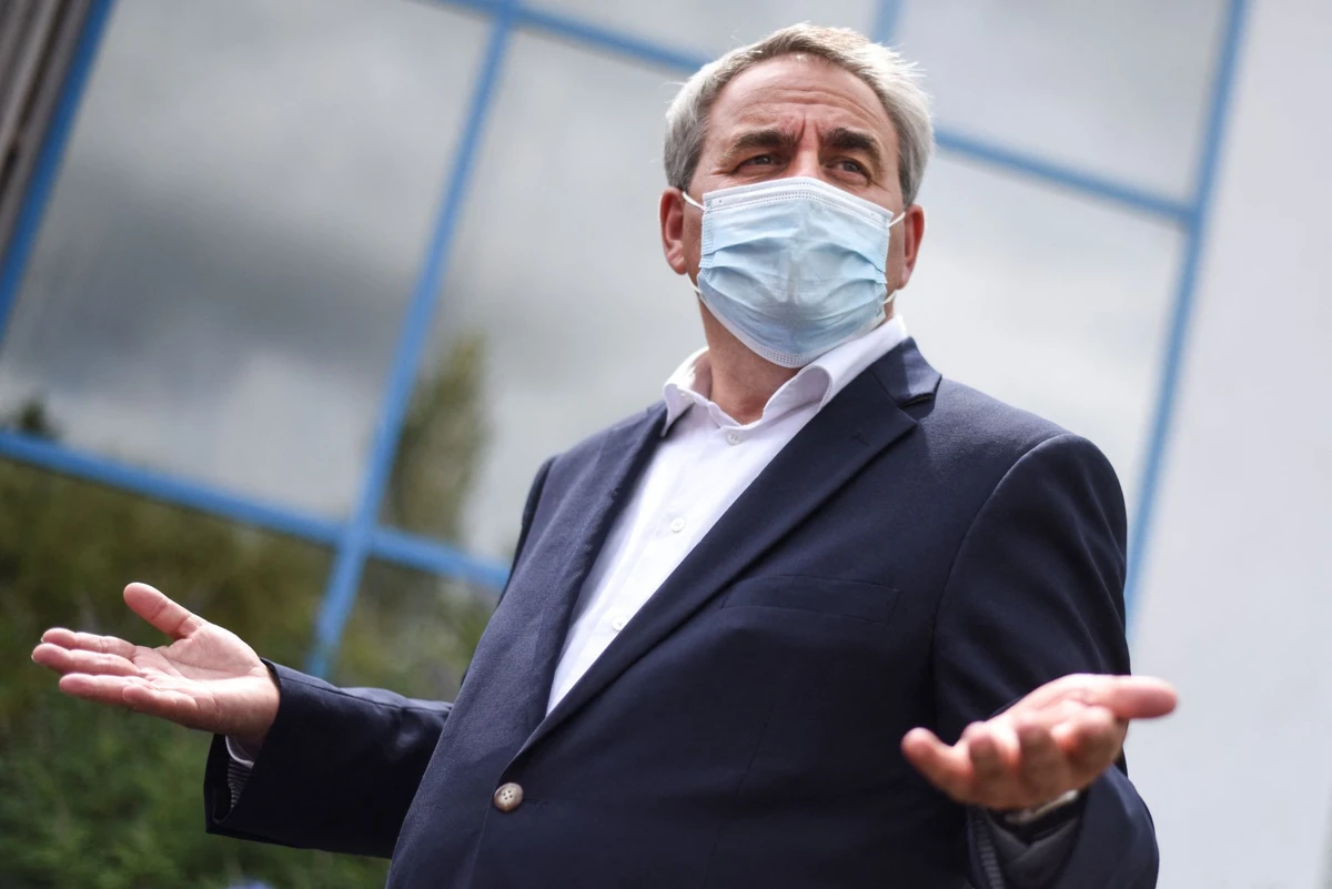 Bertrand reproche à Macron une «naïveté confondante» sur l'islamisme