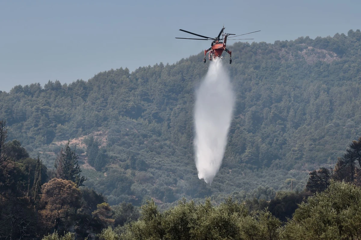 «La catastrophe est immense»: l'incendie dans le Péloponnèse en passe d'être maîtrisé, nouveau feu à Rhodes