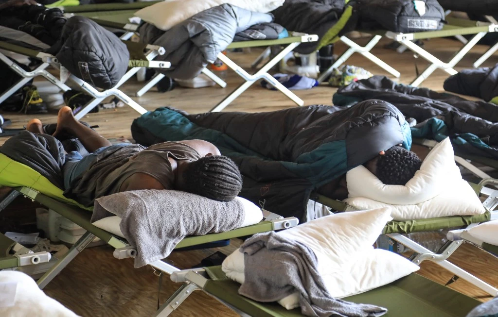 En Lituanie, les migrants attendent, les tensions montent