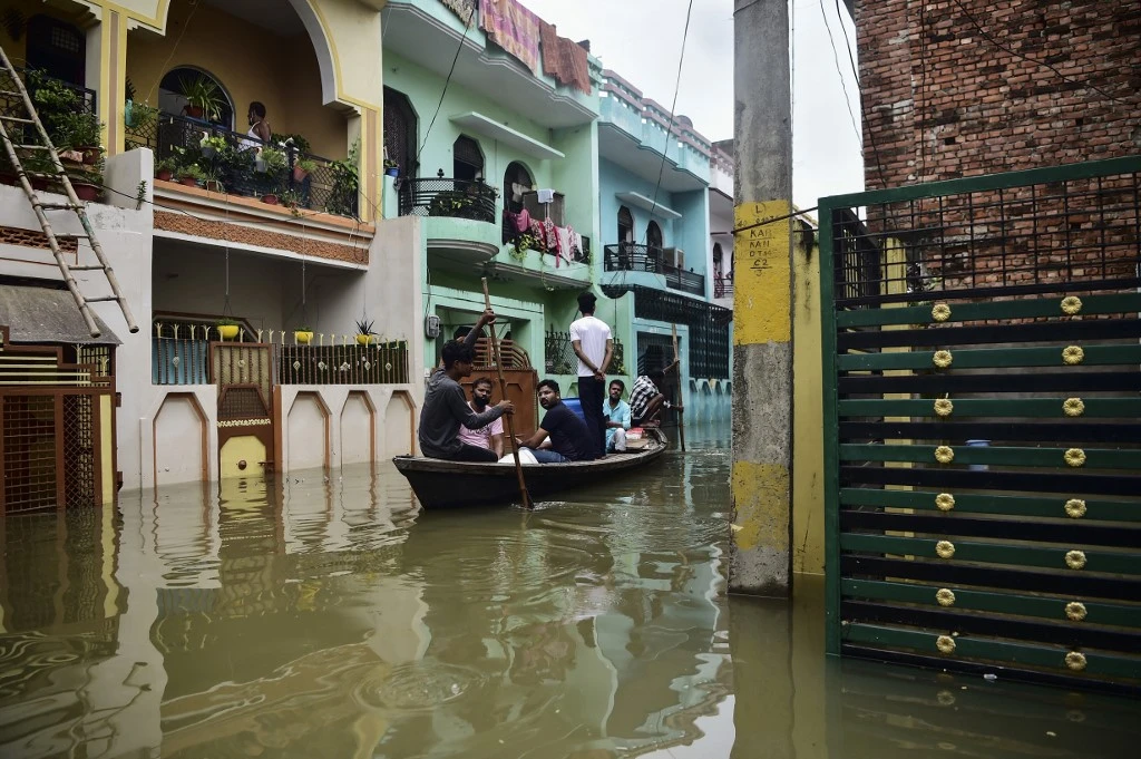 Inde : des milliers de personnes évacuées de leurs villages inondés